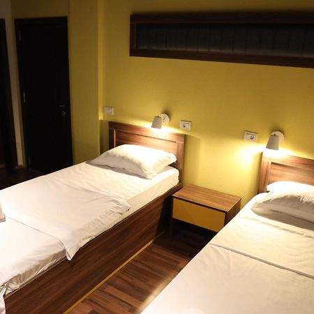 Hotel Hiserra Πρίζρεν Εξωτερικό φωτογραφία