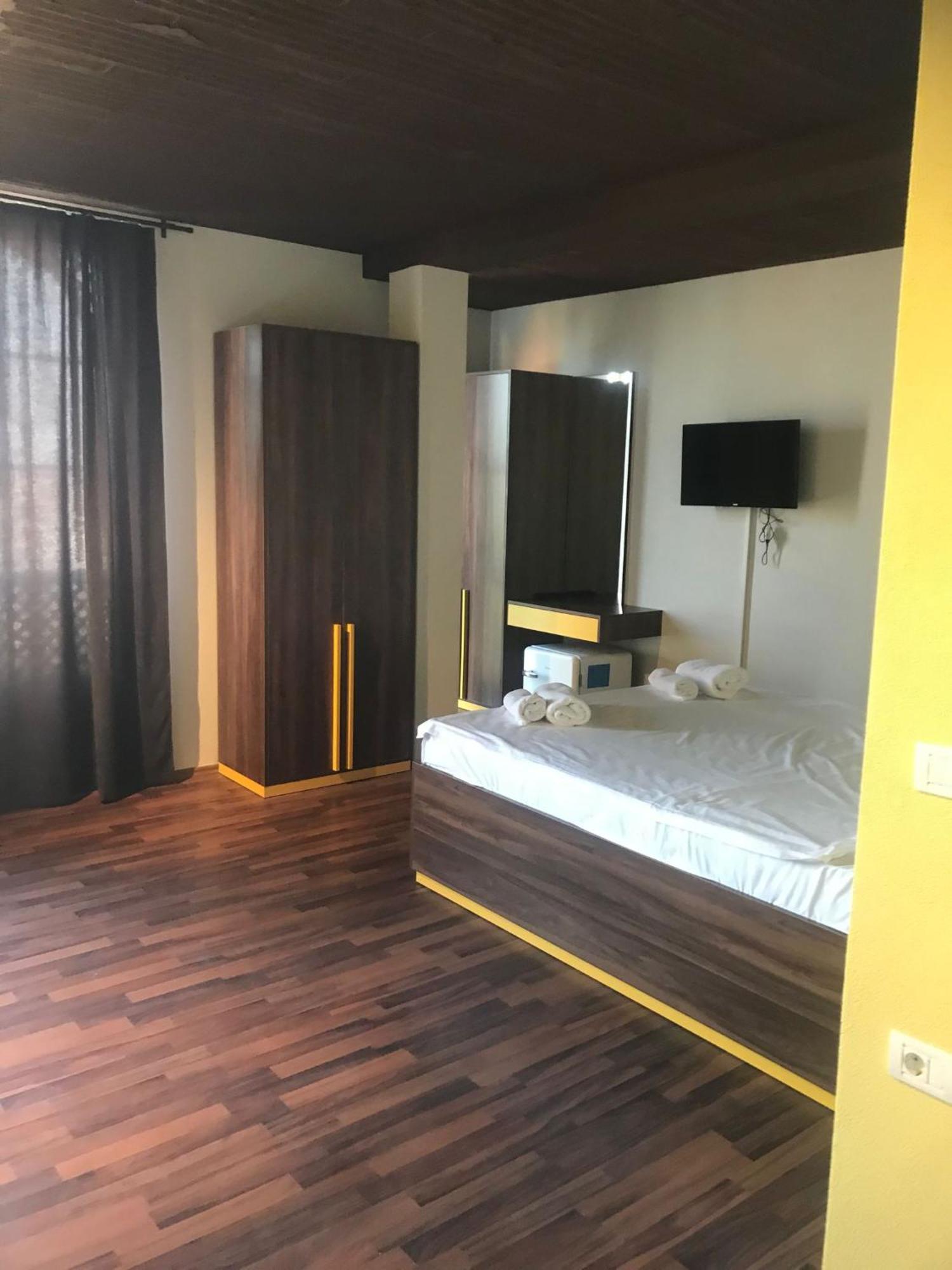 Hotel Hiserra Πρίζρεν Εξωτερικό φωτογραφία