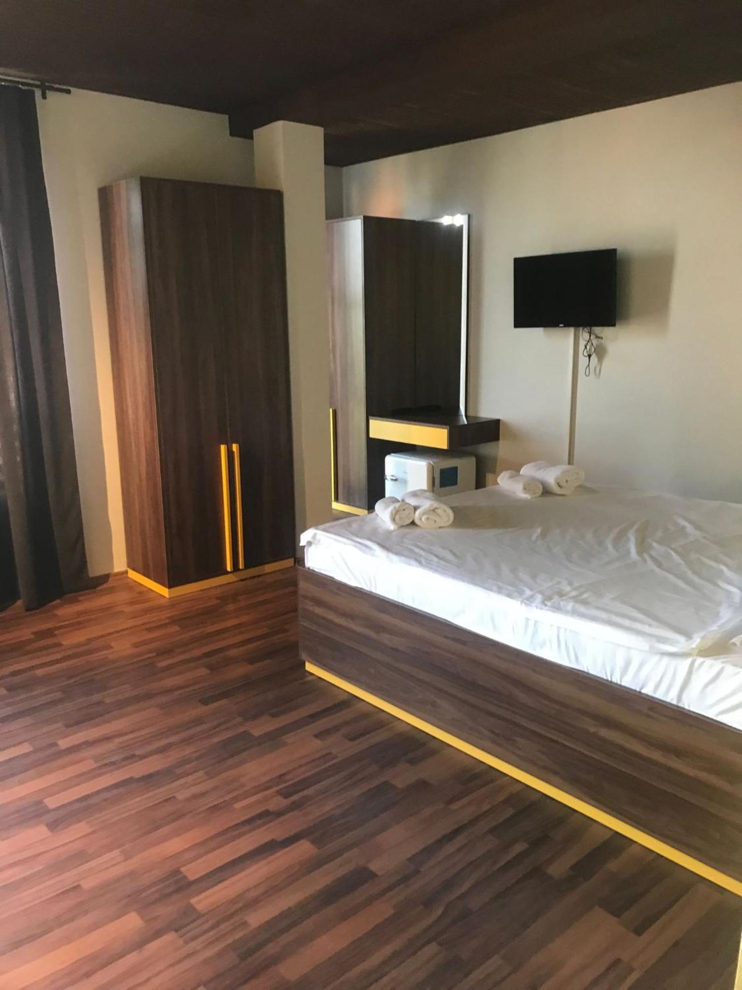 Hotel Hiserra Πρίζρεν Εξωτερικό φωτογραφία